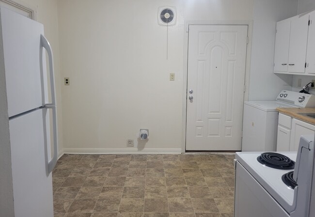 Building Photo - 1323 Brentnell Ave