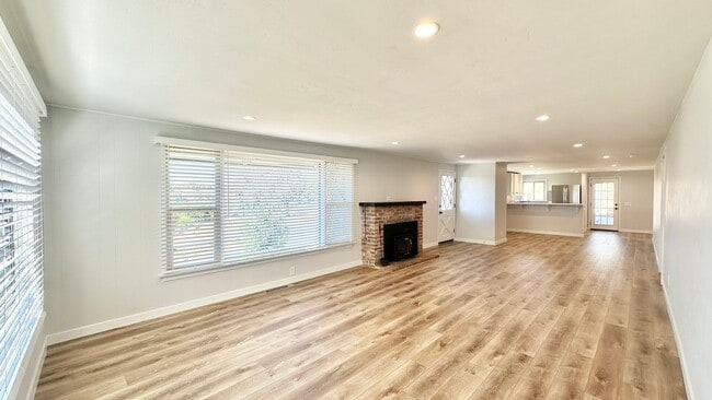 Building Photo - Wonderfully Updated & Remodeled Single Sto...