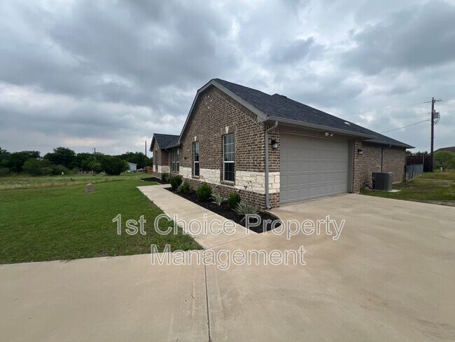 Foto del edificio - 5413 Harrys Pl