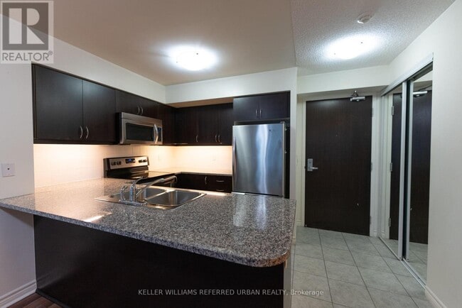 Building Photo - 25 Lower Simcoe St