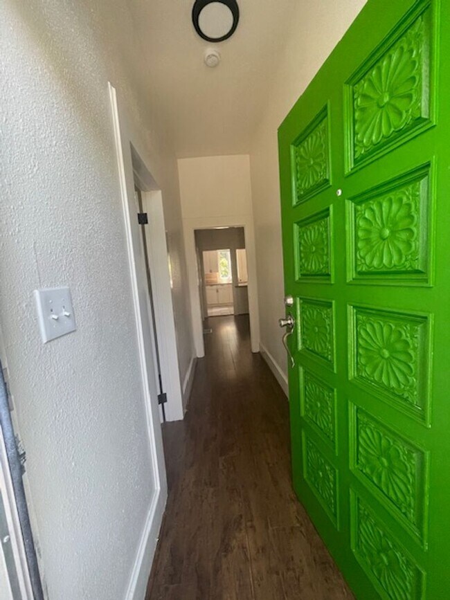 Foto del edificio - 1/2 Off First Month's Rent, 3Bdrm, 1Bath