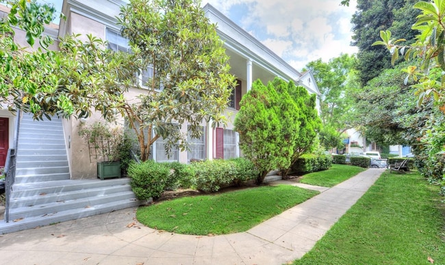 Building Photo - 1401 Havenhurst Dr