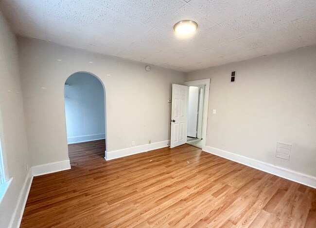 Building Photo - 107 Buttonwood St