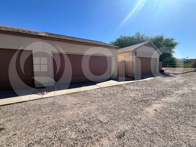 Building Photo - 2505 N Palo Santo Dr