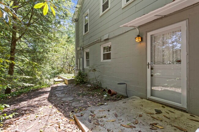 Foto del edificio - 214 Waddell Rd