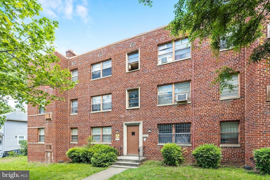 Primary Photo - 206 Trenton Pl SE