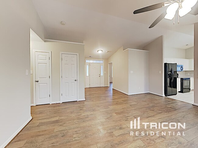 Foto del edificio - 205 Brookstone Dr