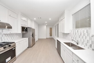 Building Photo - 904 Capracotta Dr