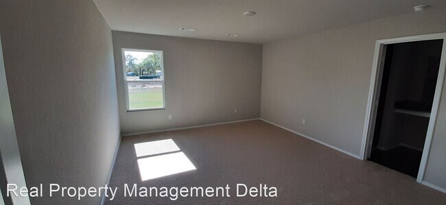 Building Photo - 3 br, 2 bath House - 1302 Springvine Dr.