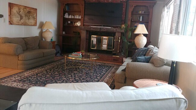 Foto del edificio - 1600 Henry Ridge Mtwy