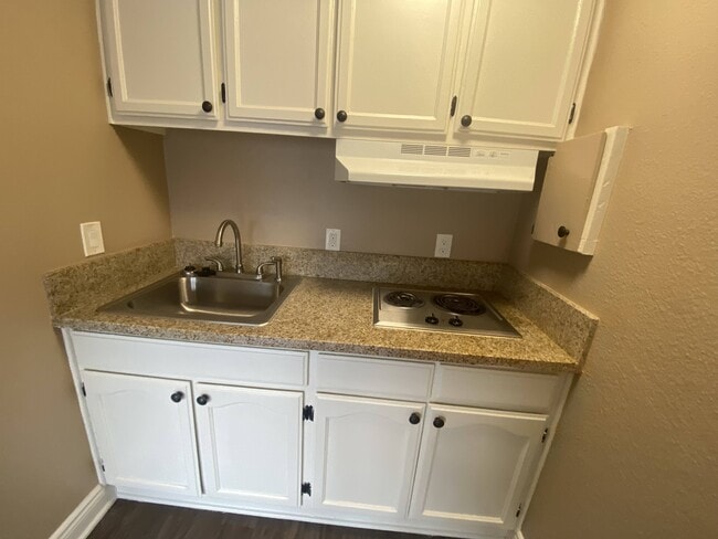 Building Photo - 7466 Rosemead Apts