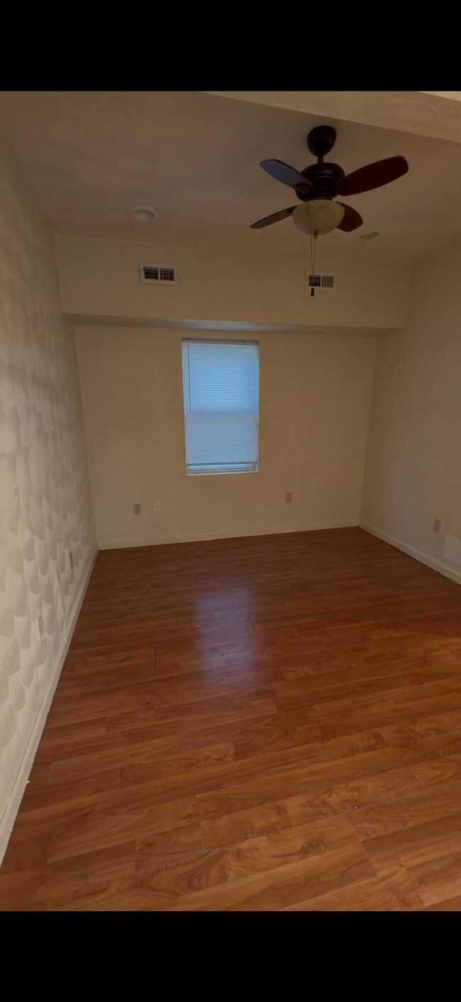 Foto del edificio - 827 W 42nd St