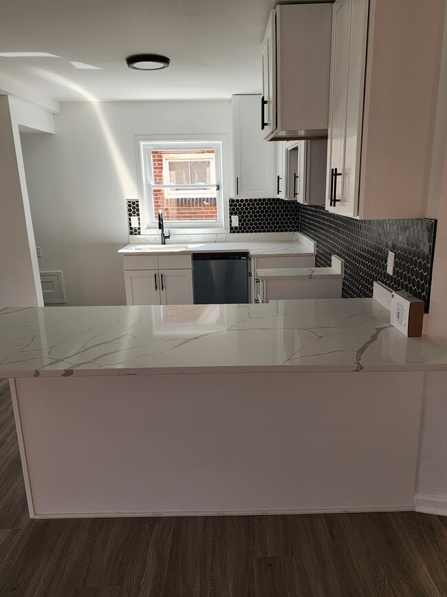 Building Photo - 15731 Lauder St