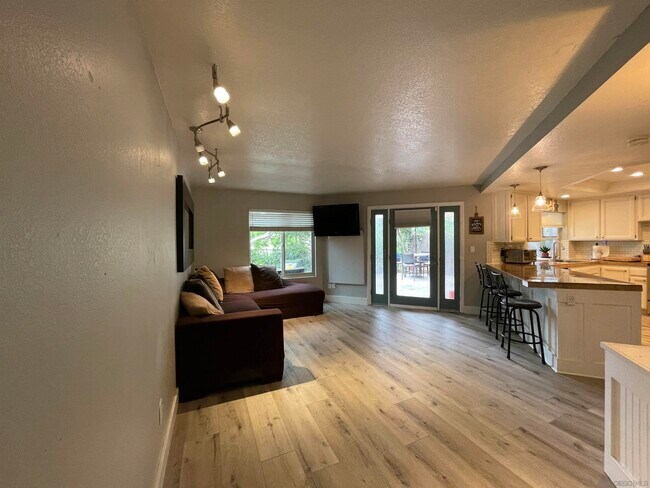 Building Photo - 10015 Verbena Ln