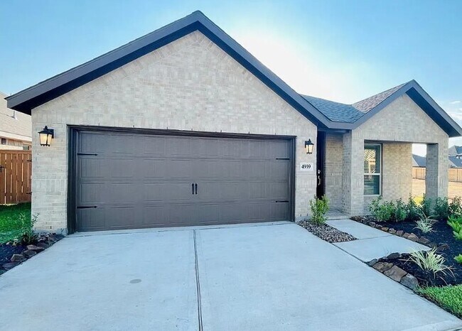 Building Photo - 4939 Sky Blf Dr
