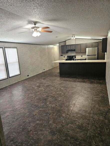 Foto del edificio - 675-5604 Corner