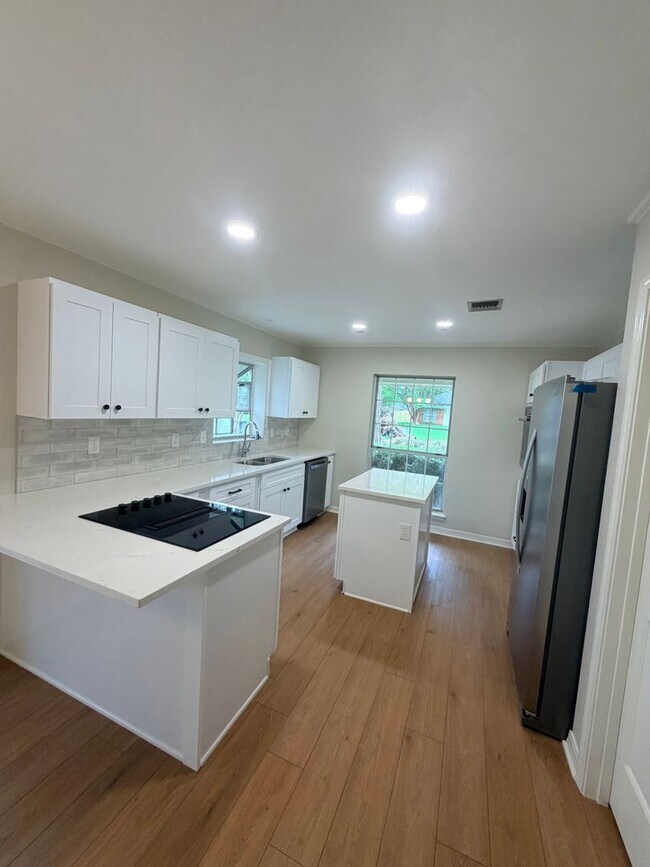 Foto del edificio - Gorgeous 4 Bedroom Home in Ellerbe Woods