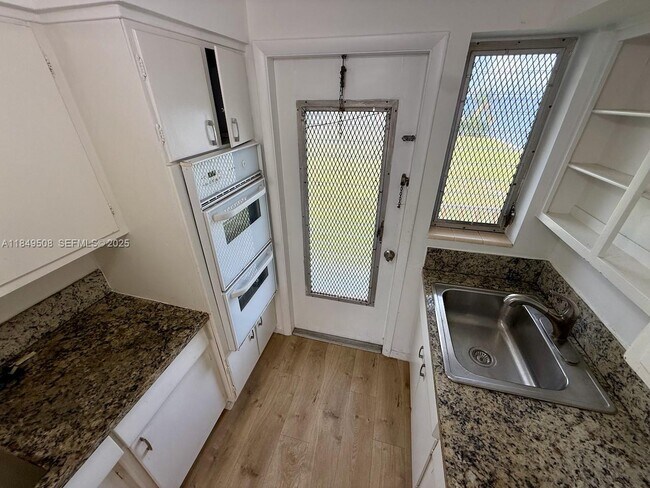 Foto del edificio - 7921 East Dr