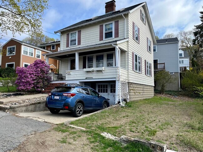 Building Photo - 15 Martin St