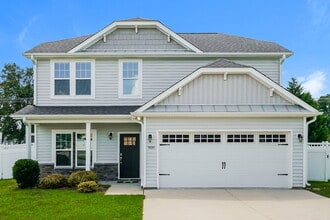 Building Photo - 900 Sandyhill Rd