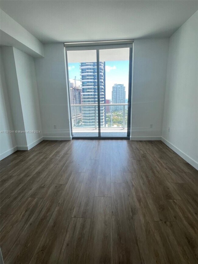 Foto del edificio - 79 SW 12th St