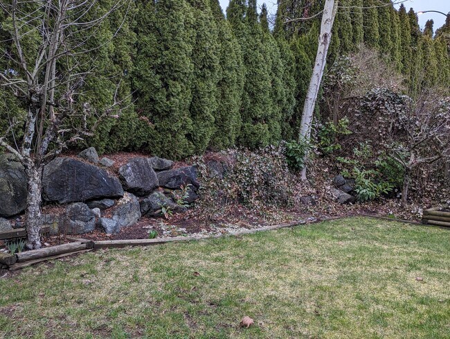 Building Photo - 5549 Highroad Cres