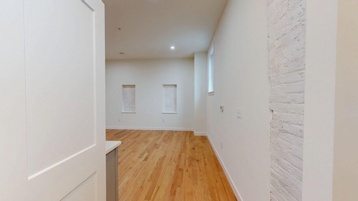 Photo - Trenton Art Garage Apartments
