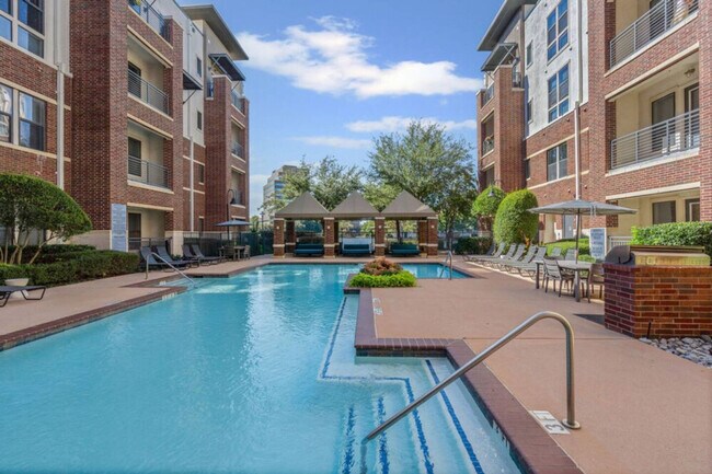 Foto del edificio - 800 Lake Carolyn Pkwy