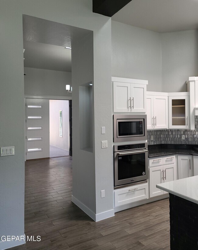Building Photo - 2833 Fred Roberts Dr