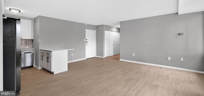 Building Photo - 922 24th St NW