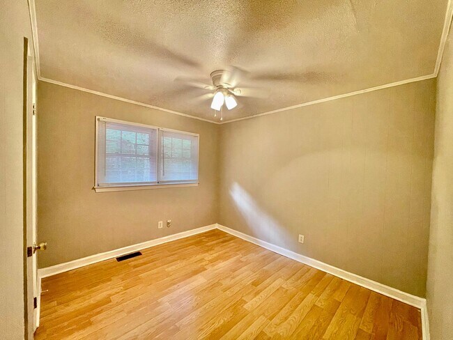 Foto del edificio - 202 W Poplar Ave