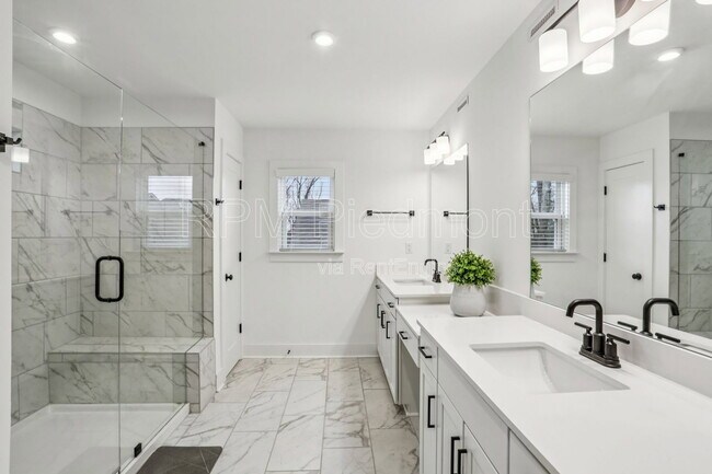 Building Photo - 3371 Macaiva Aly