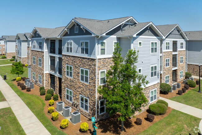 Building Photo - Evergreen at Five Points
