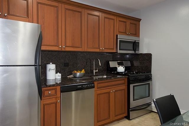 Foto del edificio - 100 Friendly Ct