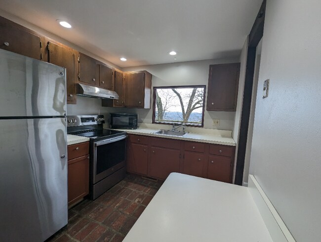 Building Photo - 1530 Barr Ave