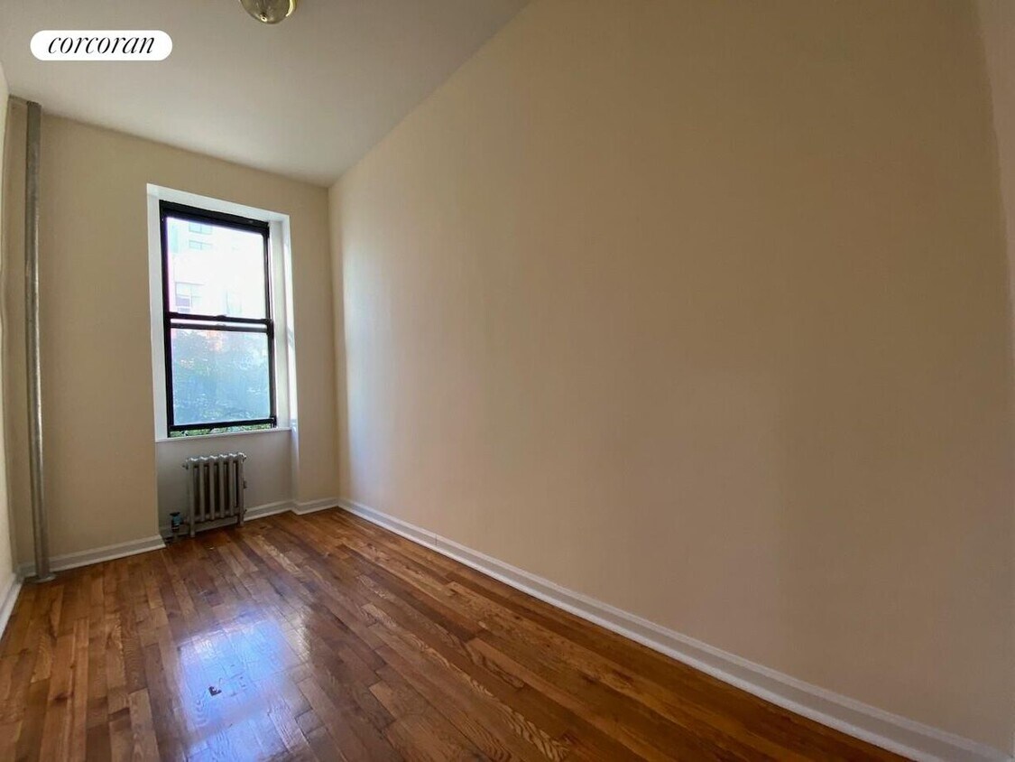 Foto principal - 454 W 57th St