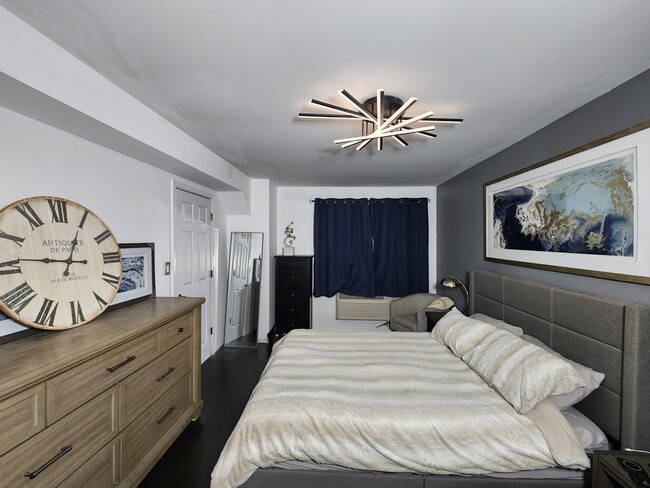 Master furnished - 345 N Canal St