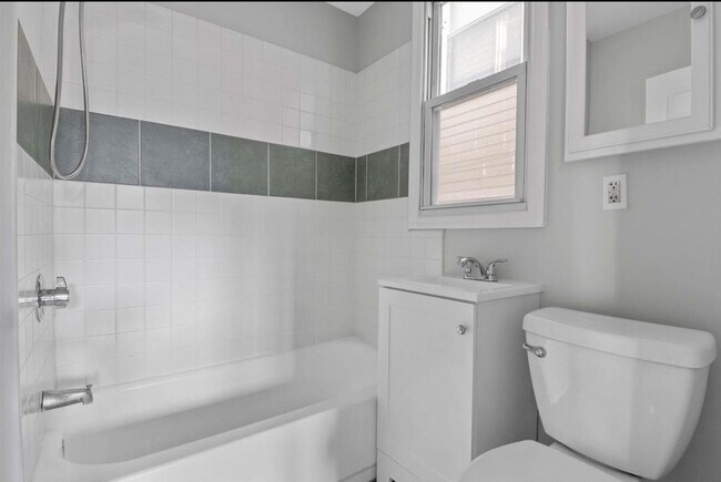 Foto del edificio - 35 McAdoo Ave