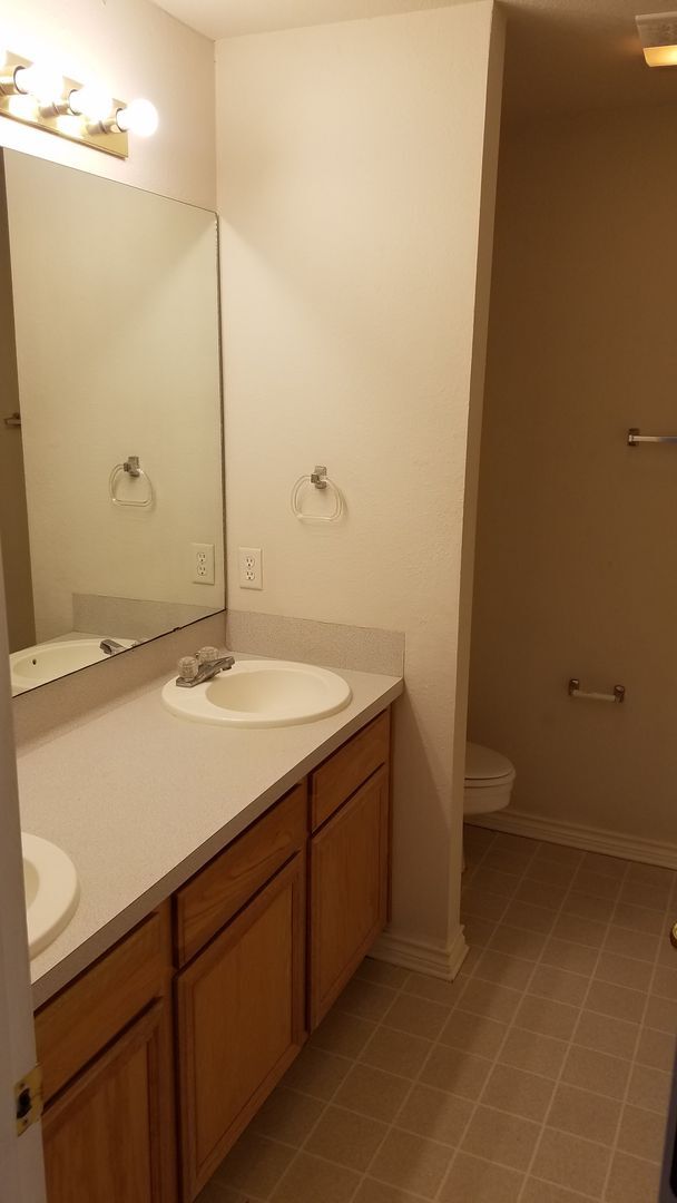 Foto del edificio - 2300-2302 Pronghorn Lane