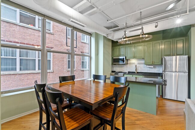Building Photo - 500 S Clinton St