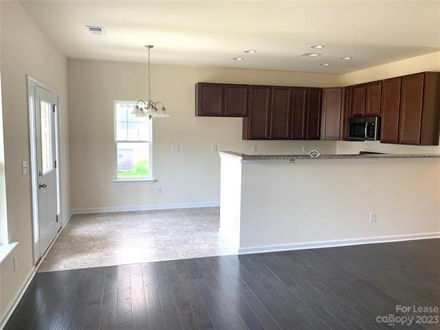 Foto del edificio - 10428 Benfield Rd