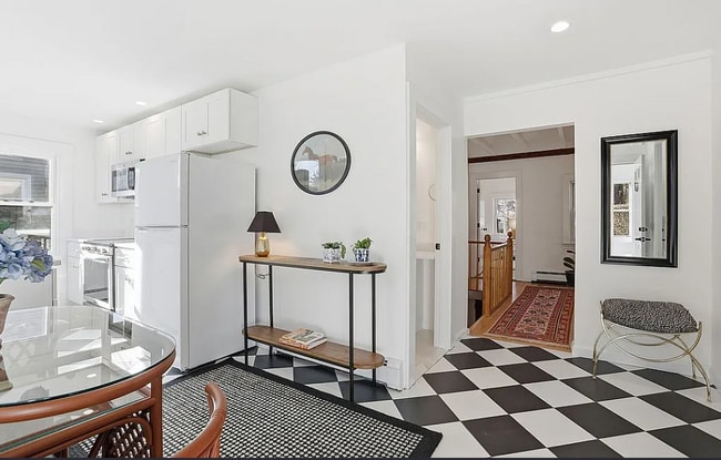 Building Photo - 32 Bolton St