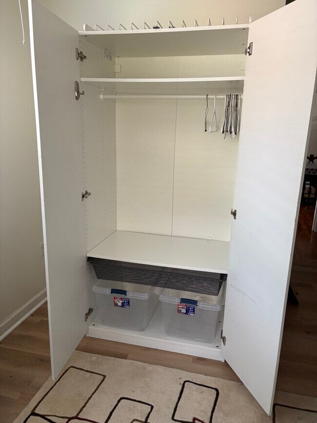 espacio del armario del dormitorio - 1721 Nicholson Pl