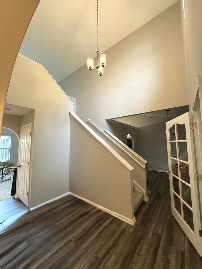 Foto del edificio - 6370 Bellinger Dr