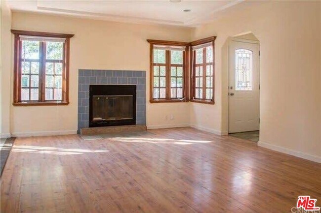 Building Photo - 15819 Leadwell St