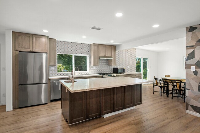 Foto del edificio - 3352 Altadena Ave