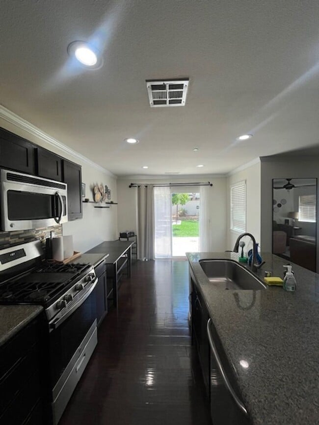 Building Photo - Beautiful, Spacious Home with solar-Desira...