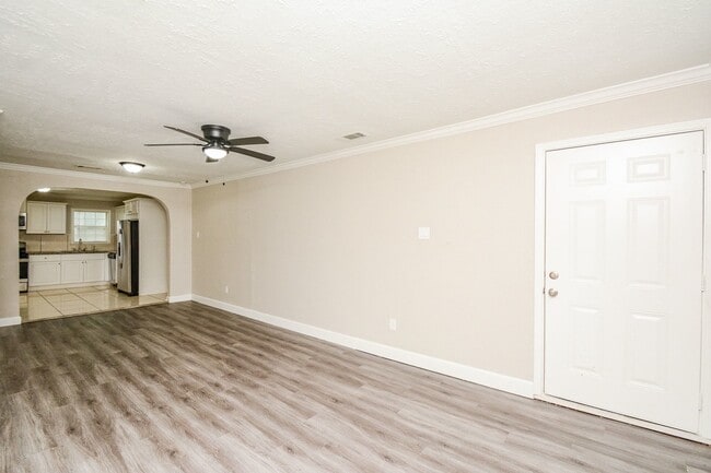 Building Photo - 2109 Pomona Dr