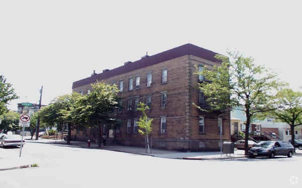 Building Photo - 172 Central Ave