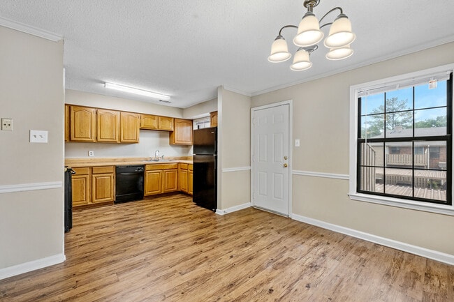 Interior Photo - MONTICELLO APTS